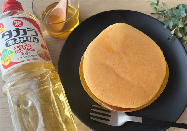 【ホットケーキを喫茶店レベルにする裏ワザ】パサつき卒業♡「本みりん」ちょい足し料理ハックがスゴすぎた！