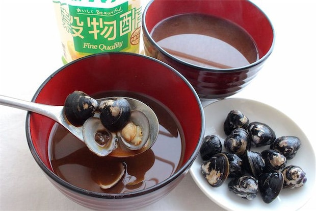 【二日酔いの救世主】定番の「しじみ汁」をなんと「お酢」でパワーアップさせてみた!赤みその旨み沁みるね~