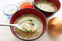 納豆汁に「みじん切り玉ねぎ」後のせしてみた！とろっと優しくてフレッシュ♪【血液サラサラ栄養素もマシマシ】