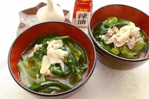 【みそ汁にニラとニンニク？】ガツンと濃厚「もつ鍋風みそ汁」作ってみた！水から煮ても旨みヘビー級♪