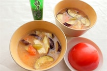 【一石二鳥のお助けみそ汁】トマトの酸味×みそのコクが絶妙！まるでイタリアンな「おかずみそ汁」作ってみた