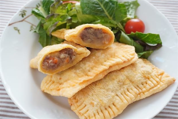 ブラジルの粉モン「パステル」がカリモチッうま～！具は肉じゃが風なの♡ぜひ国産小麦粉で！【農家直伝】