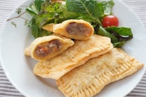 ブラジルの粉モン「パステル」がカリモチッうま～！具は肉じゃが風なの♡ぜひ国産小麦粉で！【農家直伝】