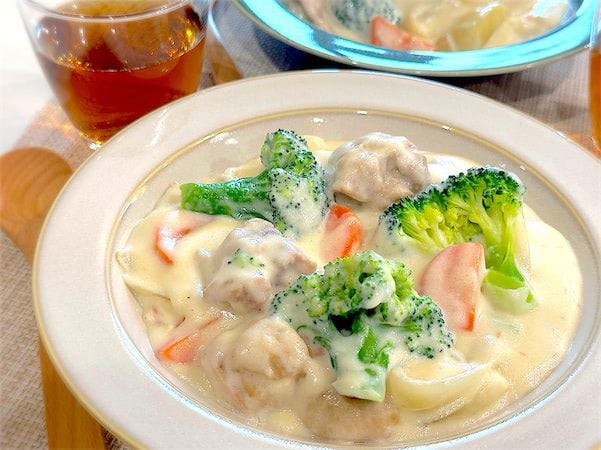 【節約シチュー】市販のルー・バター不使用で「ブロッコリーシチュー」作ろう!牛乳&2種類の白い粉でコク旨♡
