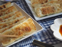 【もう包まなくていい！】ヒダ作り不要！折り畳むだけの「ひとくち棒餃子」作ってみた！手軽にカリッともっちり