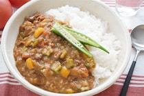 【オクラ16本大量消費】野菜の水分で旨味凝縮「夏カレー」作ってみた！ネバとろ最上級でご飯が進む【農家直伝】