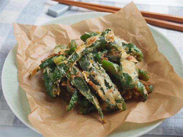 【まるでスナック!?】にんにく醤油がやみつき♡「スティック揚げピーマン」作ってみた!サクサク過ぎる~♪