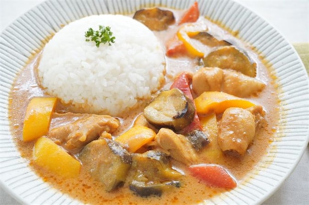 【ルウなしでこのコク!?】ヨーグルトで煮込む本格「夏野菜たっぷりカレー」作ってみた!とろ旨なすが主役級♪