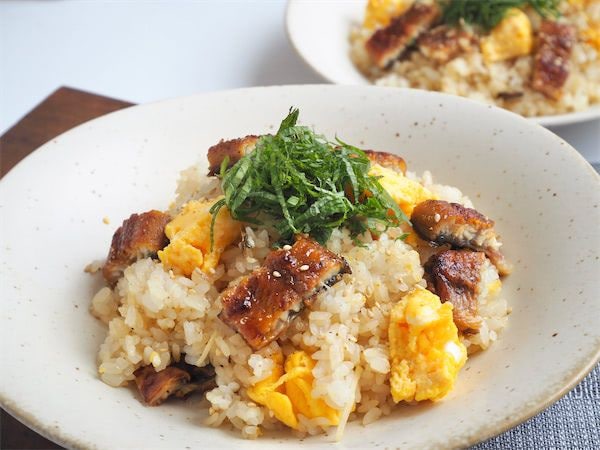 【うなぎ1/2枚で料亭級】ふわっと卵と薬味が粋な「うなぎと玉子の混ぜご飯」作ってみた！