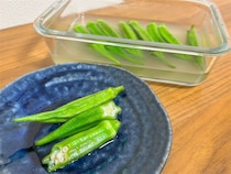 【白だし×わさびでここまで変わる!?】箸止まらない…「オクラのお浸し」がスゴかった！爽やかな辛みがもう♡
