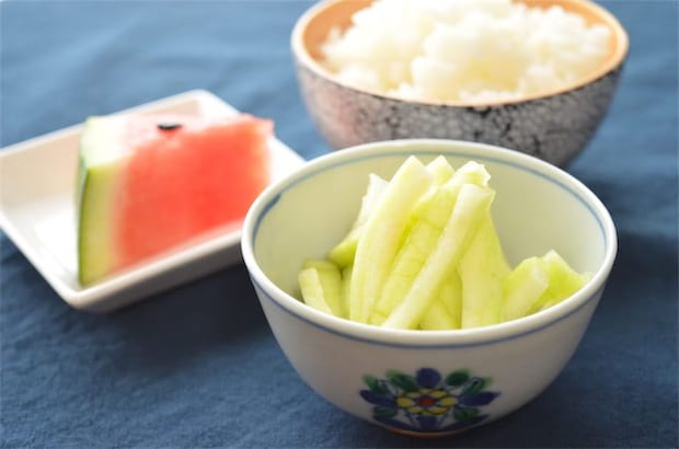 【夏の漬け物は全部コレでいい】すいかの皮、絶対捨てないで!「浅漬け」にすれば無限にポリポリ止まらない♪
