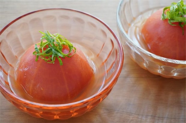 【夏こそ「おでん」】冷やして絶品！「トマトのおでん」作ってみた！とろ～りからのお出汁ジュワ～♡【農家直伝】