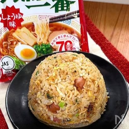 サッポロ一番で悪魔のソーセージチャーハン