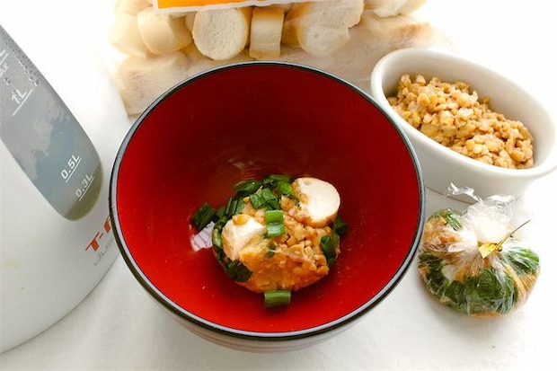 【5分で納豆汁】冷凍もできちゃう「ひき割り納豆・細ネギ・麩のみそ玉」作ってみた！コクとろ感がじんわりシミる♪