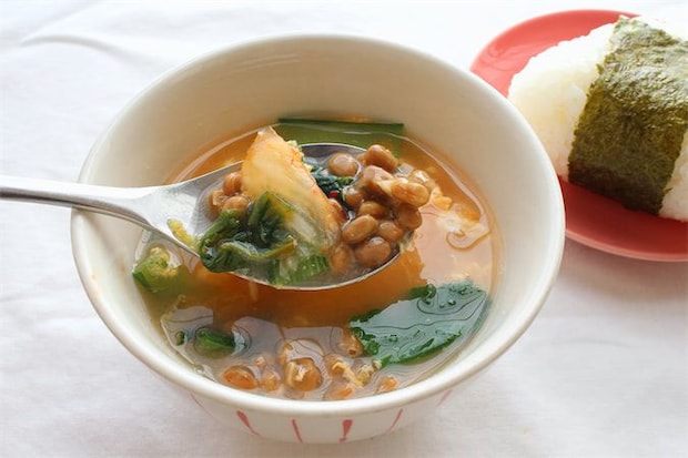 【最強の腸活みそ汁】納豆・キムチ投入で「トリプル発酵みそ汁」作ってみた!まるでキムチ鍋な満足度♪