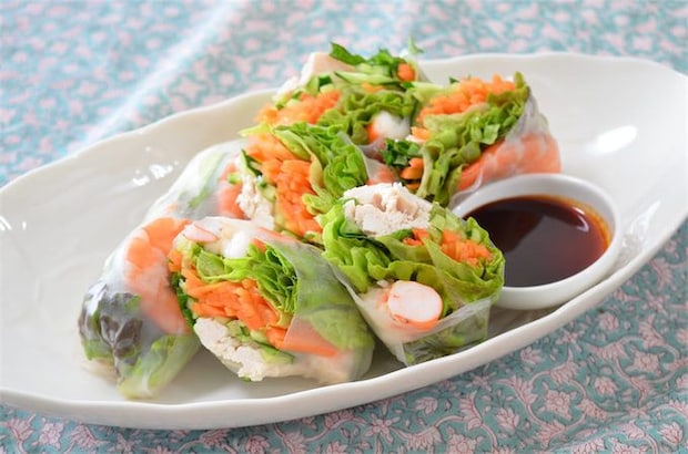 【1本で野菜不足解消】鶏むねとエビと野菜でパンパン「全部のせ生春巻き」作ってみた!今日はコレだけでいい♪