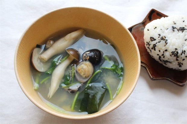 【お疲れボディはみそ汁でケア】「シジミとシメジの腸活みそ汁」作ってみた!旨味がシミジミ染み渡る〜
