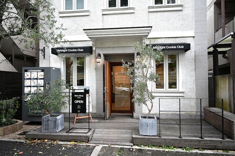 【神戸・御影】店先にお菓子の自動販売機!?「Midnight Cookie Club」の絶品焼き菓子とパフェ体験