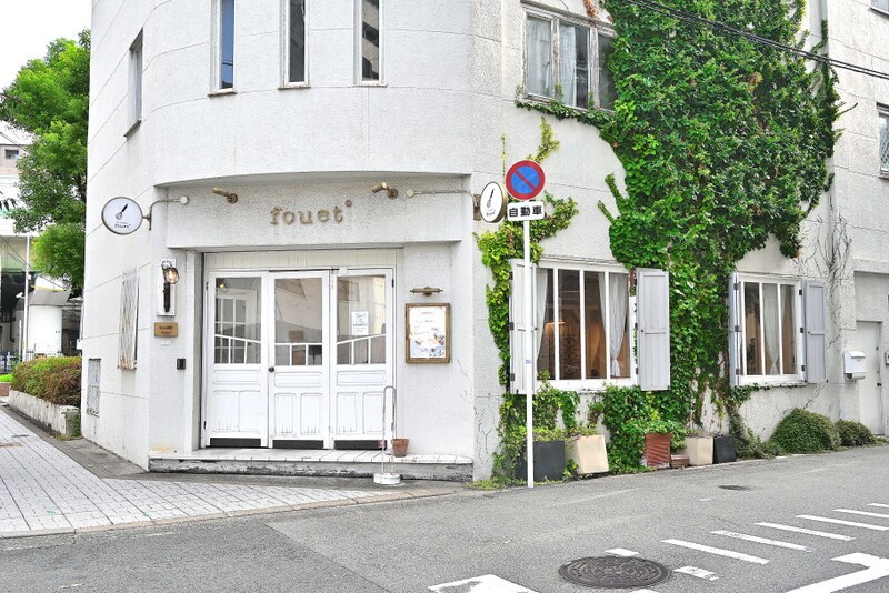 季節のフルーツを詰め込んだパフェ。南フランスの風が吹く、真っ白な空間。大阪・福島の「fouet°(フエ)」は秘密にしたい最高の穴場だった