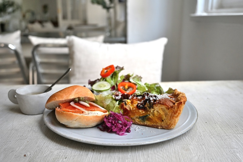 季節のフルーツを詰め込んだパフェ。南フランスの風が吹く、真っ白な空間。大阪・福島の「fouet°(フエ)」は秘密にしたい最高の穴場だった