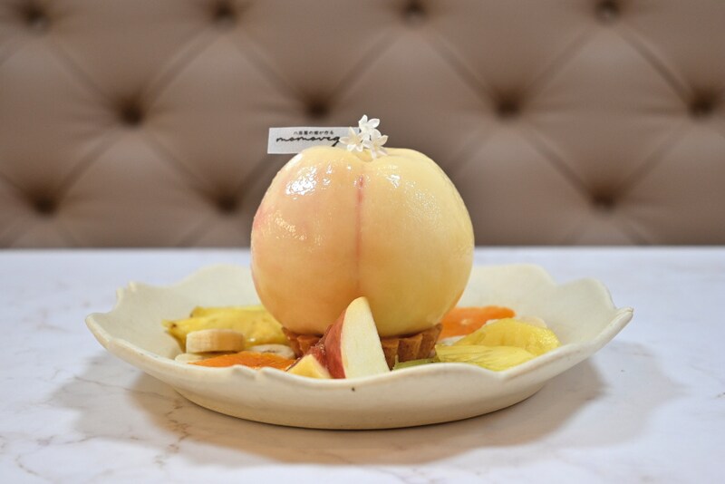 【大阪・中之島】まだ間に合う桃スイーツ！衝撃の“まるごと桃”で話題の「八百屋の嫁が作るmomovege」へ♡