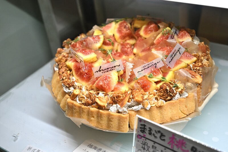 【大阪・中之島】まだ間に合う桃スイーツ！衝撃の“まるごと桃”で話題の「八百屋の嫁が作るmomovege」へ♡