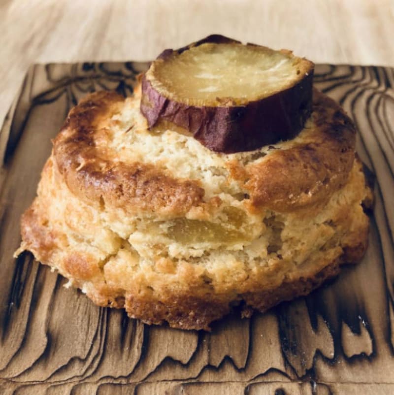 「トムズスコーンジャパネスク」焼き芋ゴルゴンゾーラ