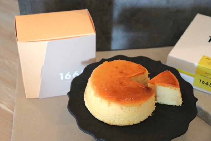 【冷凍】洋菓子 1665 MISO×CHEESE CAKE 味噌チーズケーキ ホール 4号 / 2,160円(税込)