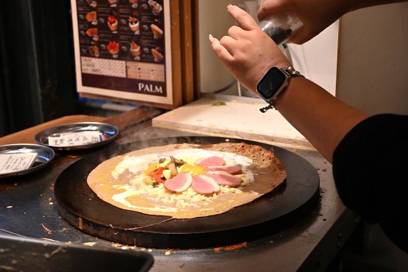 【大阪・堀江】裏路地に佇む、クレープビストロ「bōTH(ボス)」。お酒×クレープの夜飲みにもおすすめなワケとは!?