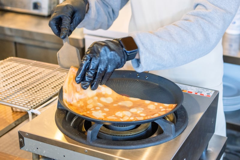 クレープを焼く