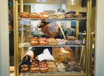 伝説の菓子店出身の職人が手掛ける「Franse cruller-donut」（浅草橋）唯一無二の“軽さ”魔法のフレンチクルーラー