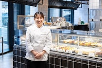 渋谷手土産ケーキならコレ！「カルディコーヒーファーム 渋谷サクラステージ店 CAFE&BAKESコーナー」で国内で数々の賞を受賞するパティシエの本格ケーキが？