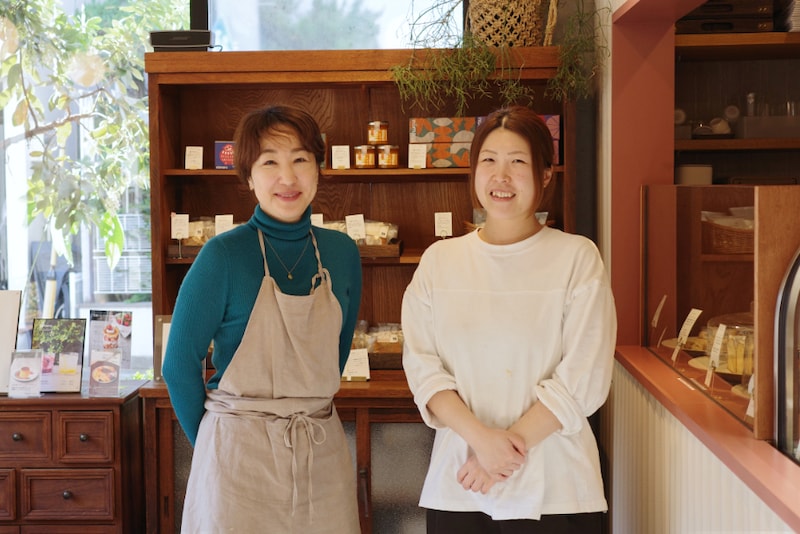 田中 友子さんとパティシエの栩原 花奈さん
