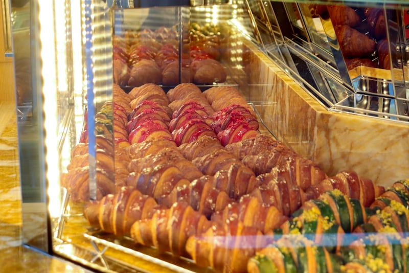 Bacha Coffeeのショーケースに並ぶクロワッサン