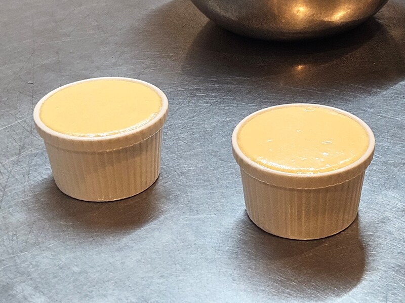 「スペルト小麦のスフレ」調理風景