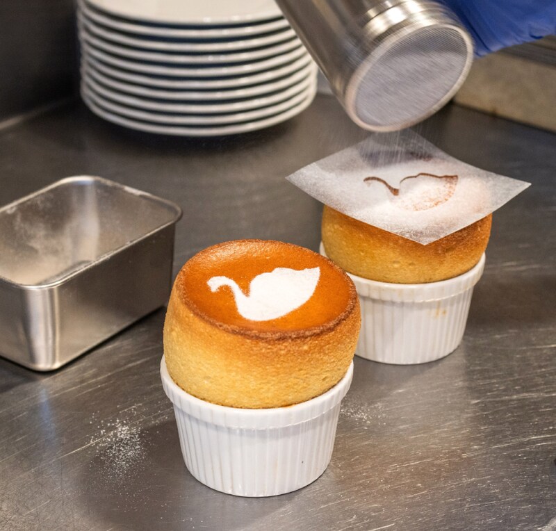 「スペルト小麦のスフレ」調理風景