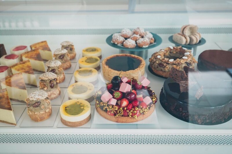 三ツ星レストランのシェフ・パティシエがパリで独立：「Pâtisserie TOSHIYA TAKATSUKA」高塚シェフが描くお菓子の世界