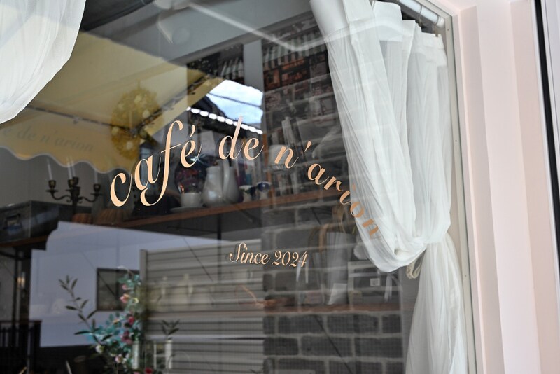 【兵庫・川西能勢口】若きパティシエールの真っ白なキャンパス「café de n’arion(カフェ ド ナリオン)」で出会う季節パフェと焼き菓子の物語