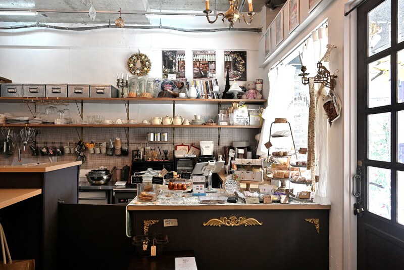 【兵庫・川西能勢口】若きパティシエールの真っ白なキャンパス「café de n’arion(カフェ ド ナリオン)」で出会う季節パフェと焼き菓子の物語