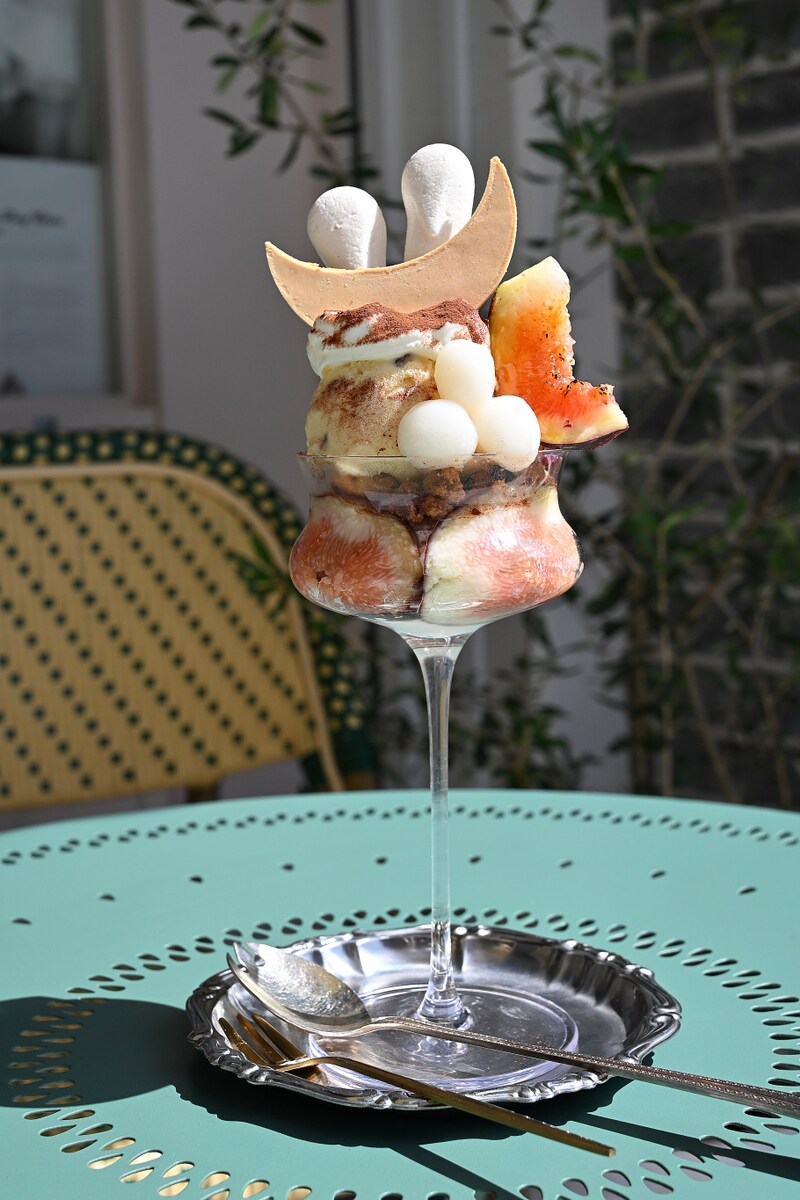 【兵庫・川西能勢口】若きパティシエールの真っ白なキャンパス「café de n’arion(カフェ ド ナリオン)」で出会う季節パフェと焼き菓子の物語