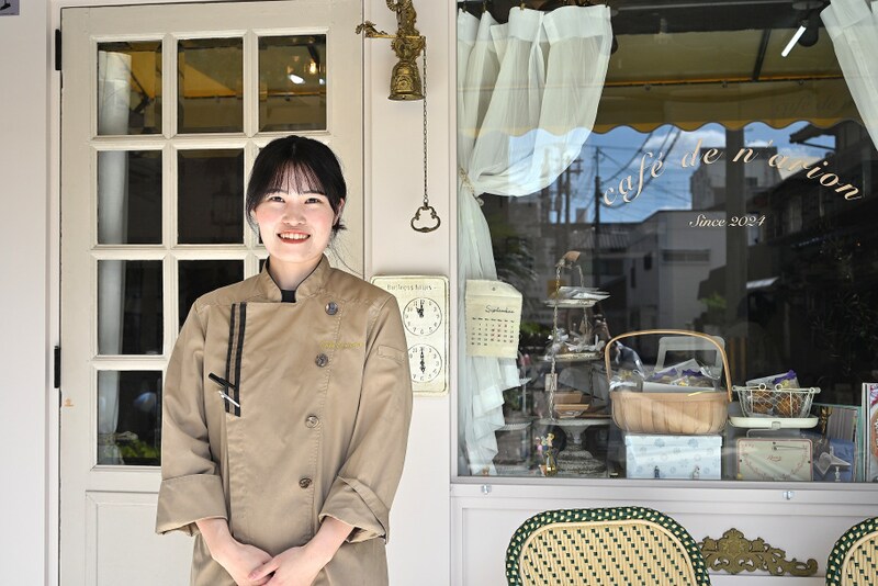 【兵庫・川西能勢口】若きパティシエールの真っ白なキャンパス「café de n’arion(カフェ ド ナリオン)」で出会う季節パフェと焼き菓子の物語