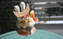 【兵庫・川西能勢口】若きパティシエールの真っ白なキャンパス「café de n’arion（カフェ ド ナリオン）」で出会う季節パフェと焼き菓子の物語