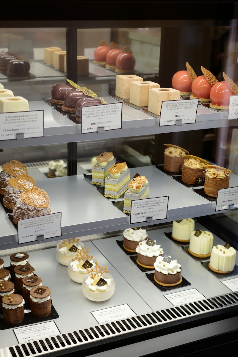 Maison Zack Japanのショーケースに並ぶケーキ