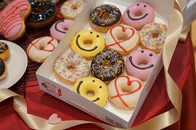 クリスピー・クリーム・ドー ナツの2026年バレンタイン。 “可愛い”から“大人のショコ ラ”へ進化した贅沢ドーナツ