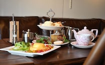 【大阪・谷六】まるでイギリス旅行気分♡英国式の紅茶体験ができる「Torrington Tea Room」で人気アフタヌーンティータイムを！