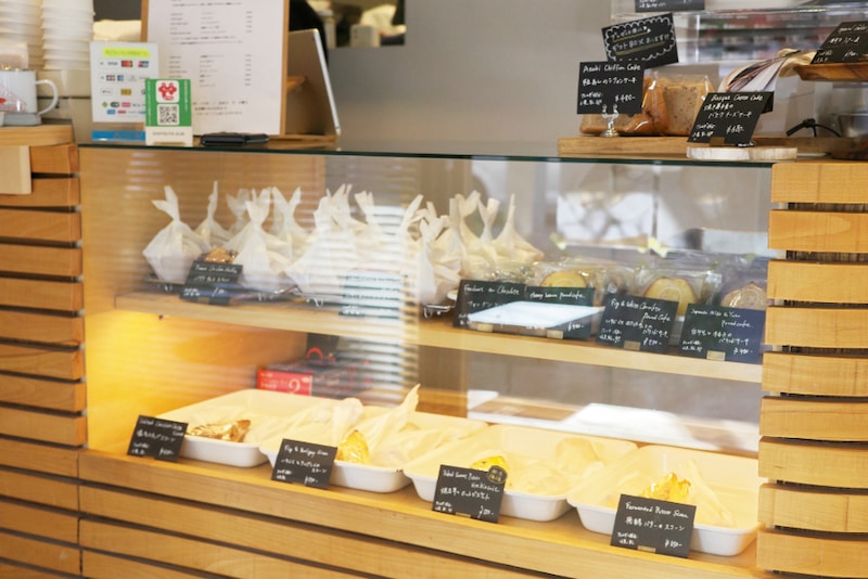 OYATSUYA SUNのショーケース