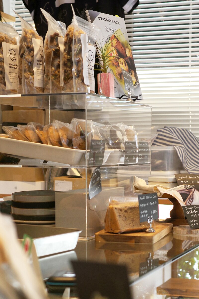 OYATSUYA SUNの店内