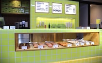 東京・根津に新登場！　デザイン会社が手掛ける話題のもちふわドーナツ「NYD DONUTS」