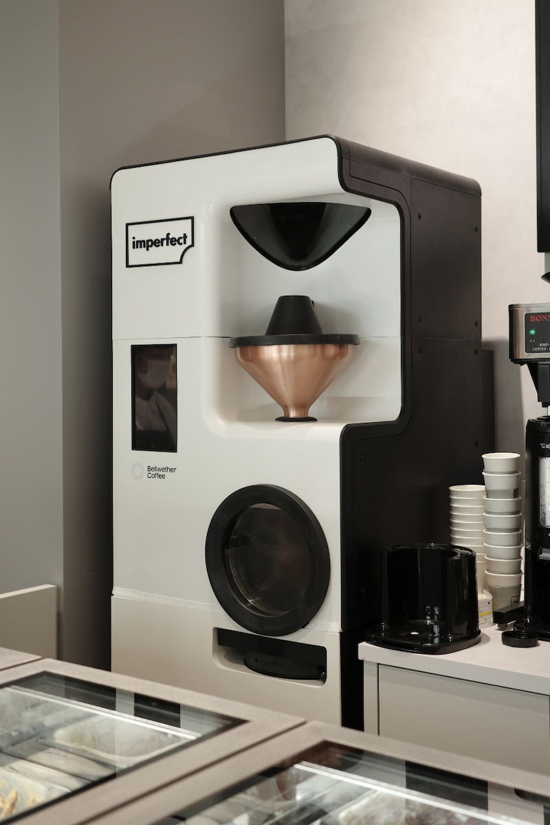 東京・丸の内に新たなカフェスポット。サステナブルなコーヒーとお菓子を味わう「imperfect MARUNOUCHI ROASTERY」