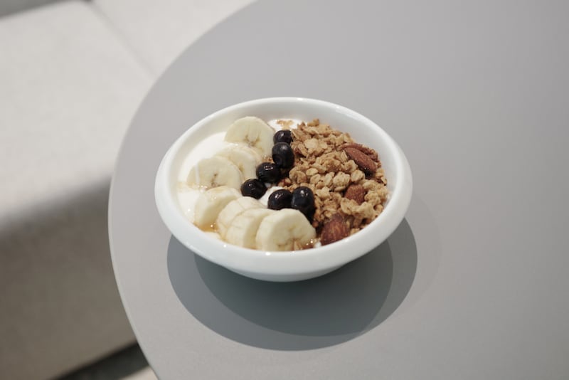 東京・丸の内に新たなカフェスポット。サステナブルなコーヒーとお菓子を味わう「imperfect MARUNOUCHI ROASTERY」